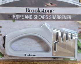 Brookstone 138p401gy Brand New - 4-in-1 Knife And Shear Sharpener Non-slip Easy Grip Handle