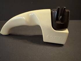 Xm1000 Cutco Vintage Kitchen Knife Sharpener Hand Held Pull Through White Nice Shape