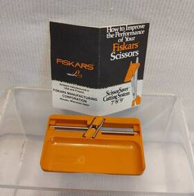 198620 Fiskars Vintage Scissors Sharpener Scissorsaver Cutting System 7 Inch 8 9
