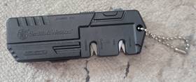 1117198 Smith & Wesson And Black Grn Ceramic/carbide Knife Sharpener