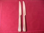 2 Dinner Knives Reed & Barton Bellevue-matte Frosted Accent Stainless 9 5/8" .. Fixed Price $55.04.