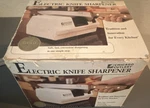 Chicago Cutlery Electric Knife Sharpener 90202 Non-slip Base White Plastic. Fixed Price $14.25.