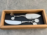Michael Aram Botanical Leaf Cheese Knife Set, New Box, Stainless Steel. Fixed Price $50.00.
