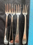Reed And Barton Sterling Silver Pointed Antique 4 Seafood Forks Per Quantity. Fixed Price $222.00.