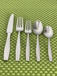 Oneida Camlynn Stainless Frosted Handle & Glossy Flatware Smart Choice A24WU. Fixed Price $7.89.