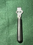 Pampered Chef #1133 Lemon Zester Scorer Citrus. Fixed Price $10.50.