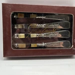 Julia Knight Mother Of Pearl Spreader Knife Set 4 Gift Ready New In Box. Fixed Price $28.00.