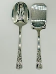 Lenox Holiday Holly & Ribbon Pierced Serving Spoon Lasagna Spatula Stainless. Fixed Price $7.99.