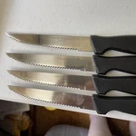 Hampton Forge 4PIECESTEAK Knifeset Black. Fixed Price $14.11.