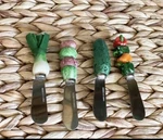Vtg Joie De Vivre Spread It On Couteaux Tartiner Set (4)- Vegetable Handles. Fixed Price $15.00.