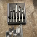 Oneida Chefs Table (glossy) Stainless Steel 20PC. Flatware Set-new No Box. Fixed Price $25.00.
