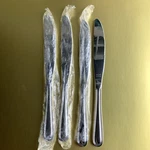 4 New Star Stainless Steel Dinner Knives. Fixed Price $11.40.