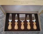 Williams-sonoma Italian Cheese Knives Stainless Steel Beechwood Set Of 5 W/box. Fixed Price $15.00.