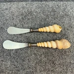 Jo Collection Shell Handle Butter Spreaders Set Of 2 Seafood Cheese Knives. Fixed Price $6.56.