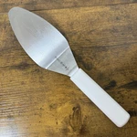 Nsf Mundial W5695 White Handle Metal Spatula Pie Cake Server Stainlesscommercial. Fixed Price $12.00.