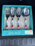 Pioneer Woman Wishful Winter Hostess Set 4-PIECES Brand New. Fixed Price $39.99.