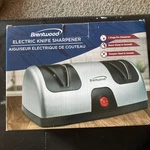 Brentwood Electric 2-STAGE Pro Kitchen Steel & Ceramic Knife Sharpener TS-1001. Fixed Price $24.99.