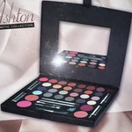 Sarah Ashton 40PIECE Professional Cosmetic Collection. Makeup Set. Fixed Price $15.00.