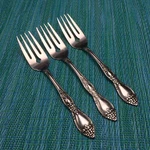 3 Wm Rogers Oneida Huntington Deluxe Stainless Salad Forks Flatware. Fixed Price $11.99.