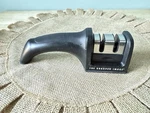 Sharper Image 2-SLOT Knife Sharpener Corse & Fine Slots Soft Grip Handle Euc. Fixed Price $9.75.