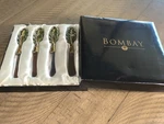 Vintage Bombay Co. Set Of 4 Leaf Handle Cheese & Butter Spreader Knives. Fixed Price $27.99.