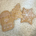Thyme & Table Holiday Mitten Tree Snow Flake Bamboo Cutting Boards Set. Fixed Price $45.00.