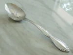 Oneida Strathmore Pierced Serving Spoon/tablespoon Deluxe Stainless. Fixed Price $9.99.