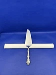Oneida Michelangelo Stainless Pie Cake Server Heirloom Cube Glossy Flatware. Fixed Price $48.30.