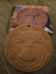 Boston Warehouse Terracotta Round Bread Warmer Wheat Sheaf Microwave/oven New. Fixed Price $21.00.
