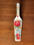 Pioneer Woman Ceramic Pie Cake Server Vintage Floral Pattern Retired. Fixed Price $50.00.