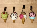 Boston Warehouse Ice Cream Outdoor Picnic Weights Set 4 Tablecloth Clips. Fixed Price $10.00.