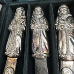 4 Silver Plated Spreader Knives By Godinger - Santa Claus Handles. Fixed Price $21.55.