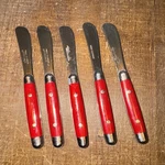Cambridge Silversmiths 5 Red Stainless Steel Cheese / Butter Spreader Knives. Fixed Price $9.59.