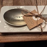 Mud Lovin Spoonful Ceramic Hot Rest Set Metal Nwt 2 Piece. Fixed Price $22.00.