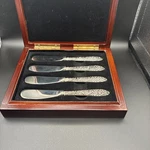 Vintage Silver Tone Set Of 4 Godinger Spreader Knives Original Box. Fixed Price $13.99.