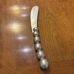 Mariposa Beaded Pearl Soft Cheese / Butter Knife 7 Silver Tone. Fixed Price $14.90.