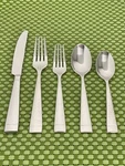 Oneida Sambre Stainless 18/10 Hammered Glossy New Flatware Smart Choice E96N. Fixed Price $5.27.