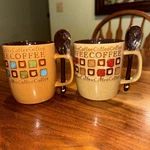 Gibson Mr. Coffee Cafe Americano 2 Mugs 4 Pc 13 Oz Set W/spoon Rest Never Used. Fixed Price $10.99.
