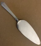 Antique Reed & Barton Sterling Silver St. George Pattern Cake / Pie Server. Fixed Price $70.00.