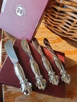 Set 4 Stainless Steel Arthur Court Cheese Butter Spreaders Fleur-de-lis. Fixed Price $14.44.