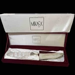 Vtg Mikasa T4070/590 Crystal Cake Server Silver Plated In Velvet Box-austria. Fixed Price $23.00.
